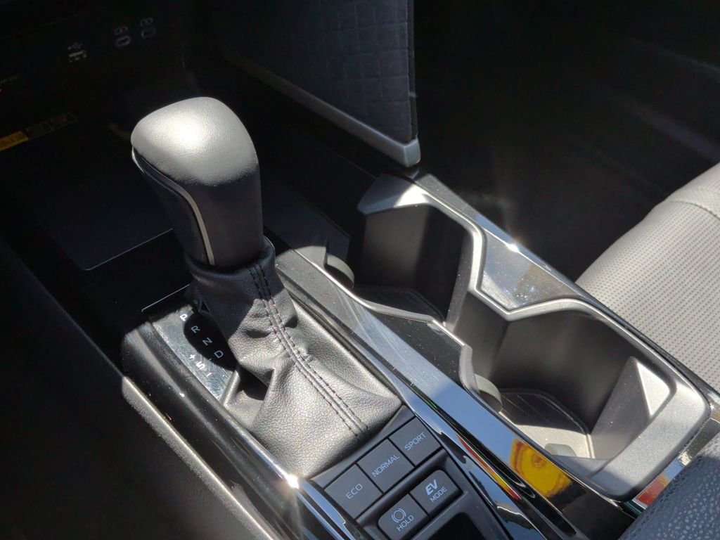 Certified Used 2025  Toyota XLE image 21