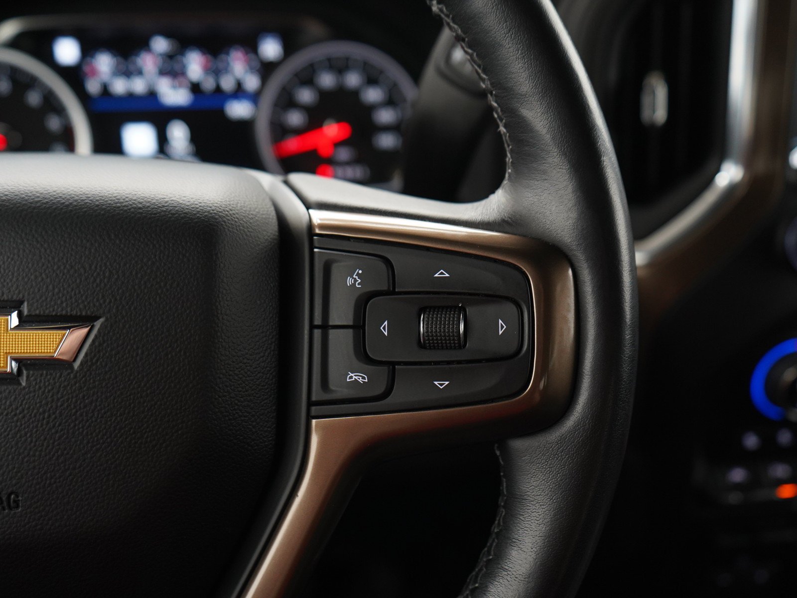 Used 2022 Northsky Blue Metallic Chevrolet High Country image 25