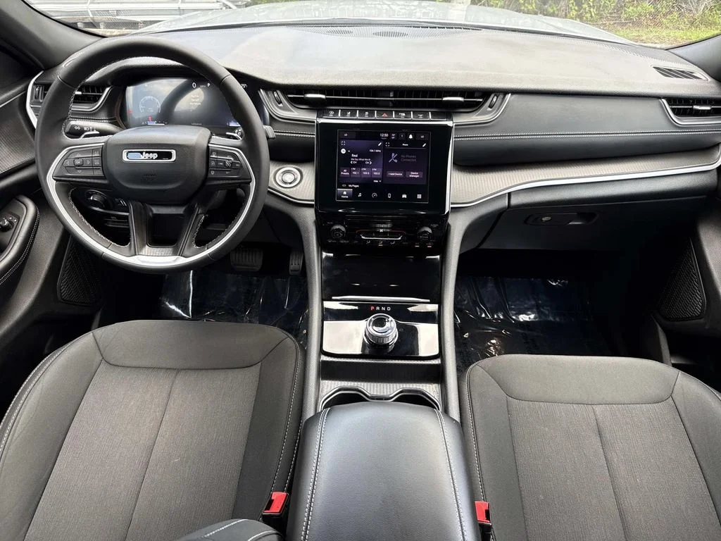 Used 2025 Silver Jeep Laredo image 19