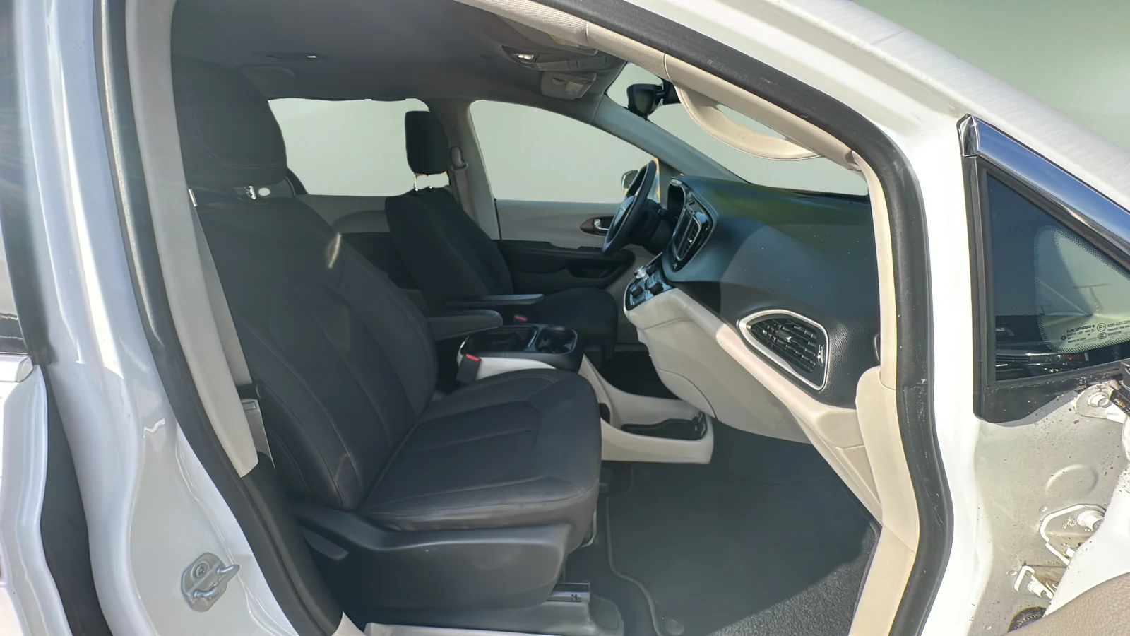 Used 2018 White Chrysler Touring Plus image 16