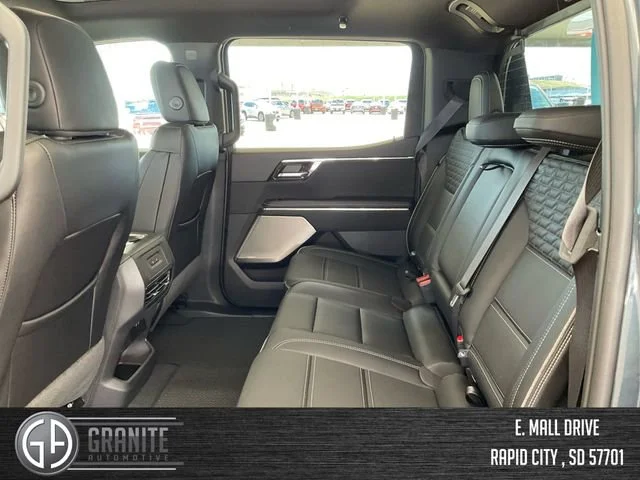 2025 GMC Sierra EV Denali - Photo 11