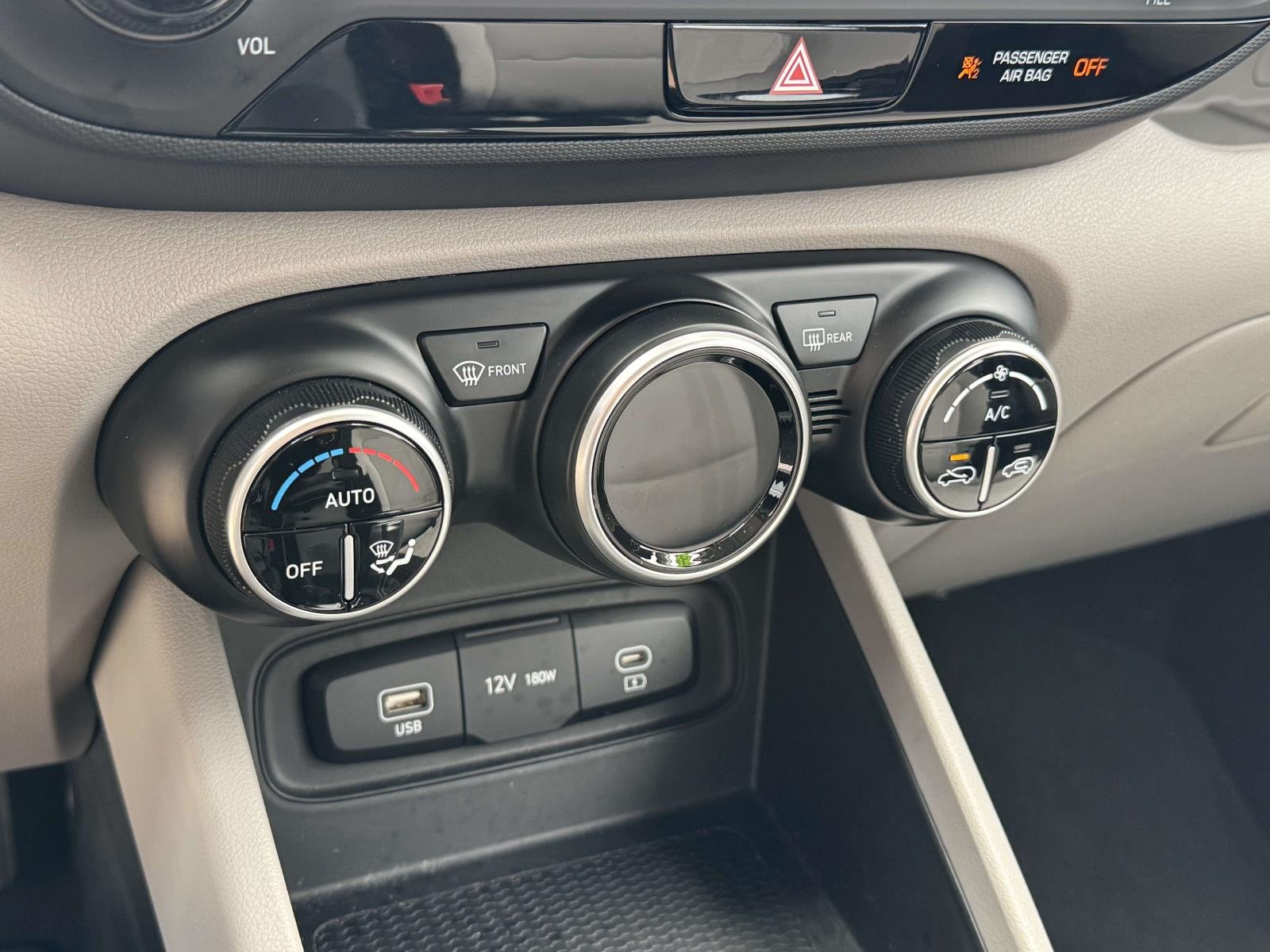 2023 Hyundai Venue SEL - Photo 25