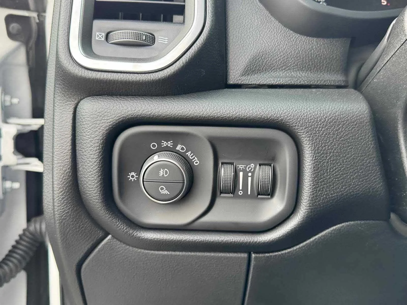 New 2026 Bright White Clear-Coat Exterior Paint RAM Laramie image 22