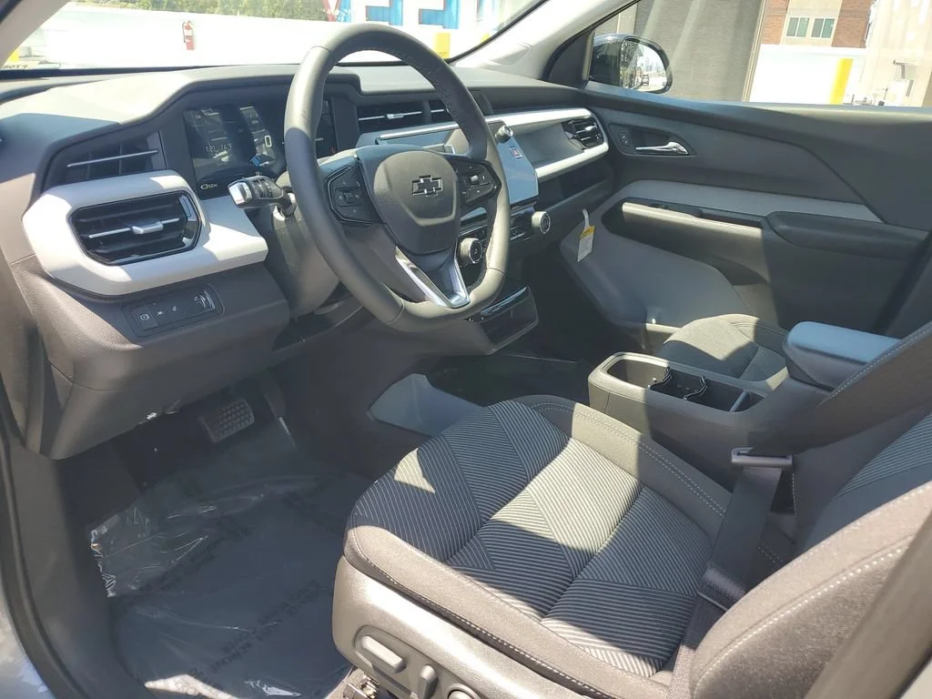 2027 Chevrolet Bolt LT - Photo 18