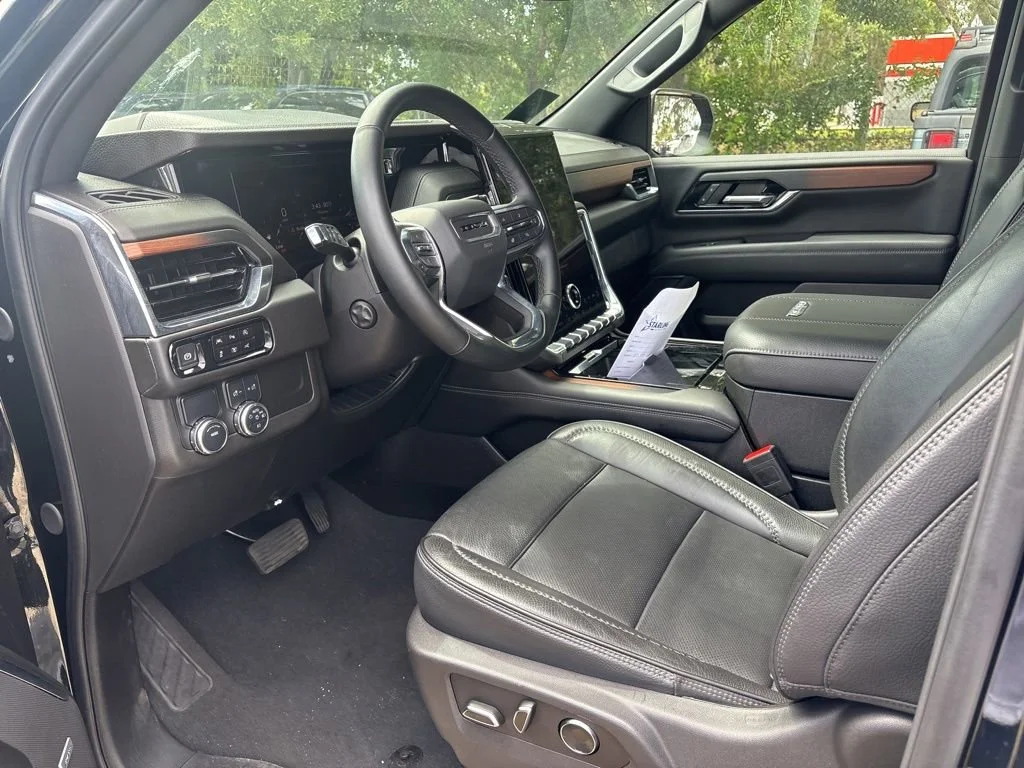 Used 2025 Onyx Black GMC Denali image 7