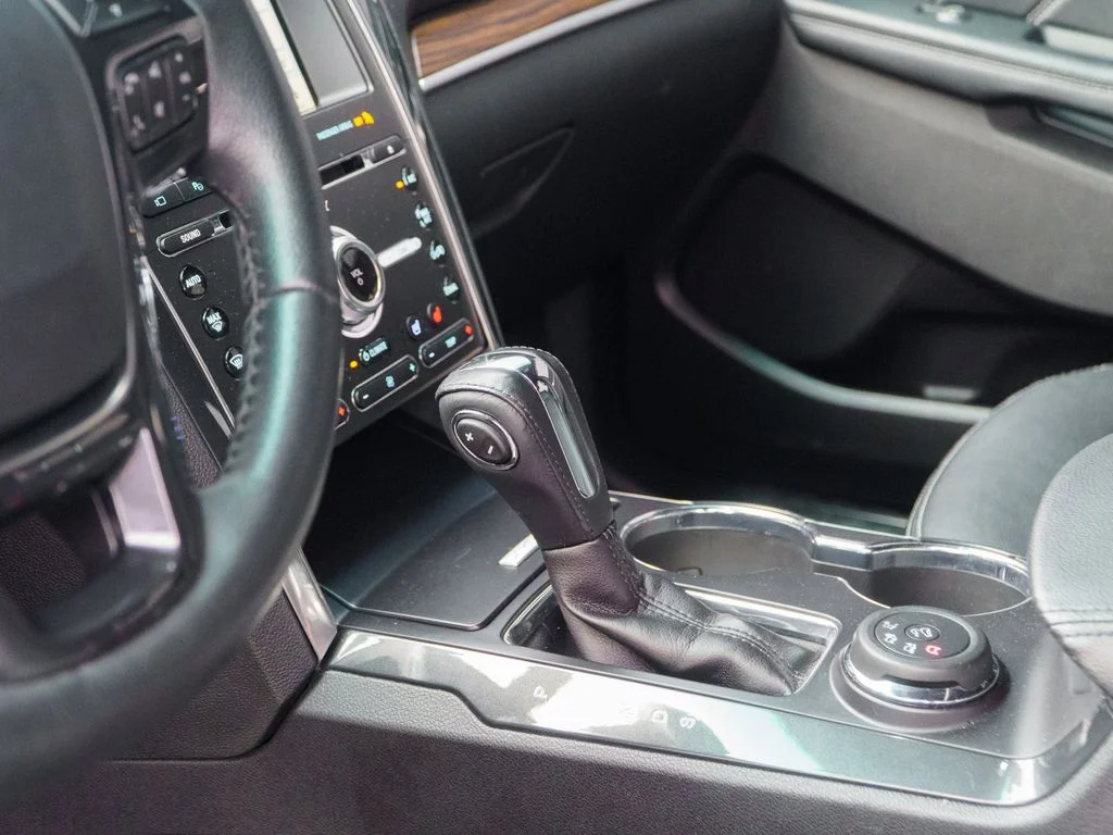 Used 2018 Shadow Black Ford Limited image 28