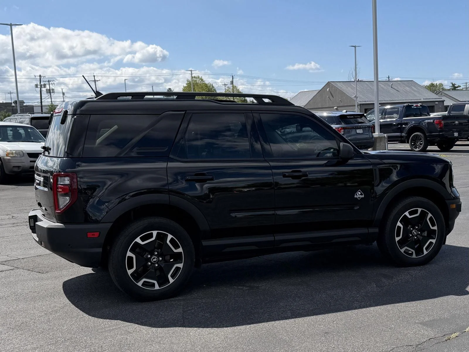 Used 2023 Shadow Black Ford Outer Banks image 5