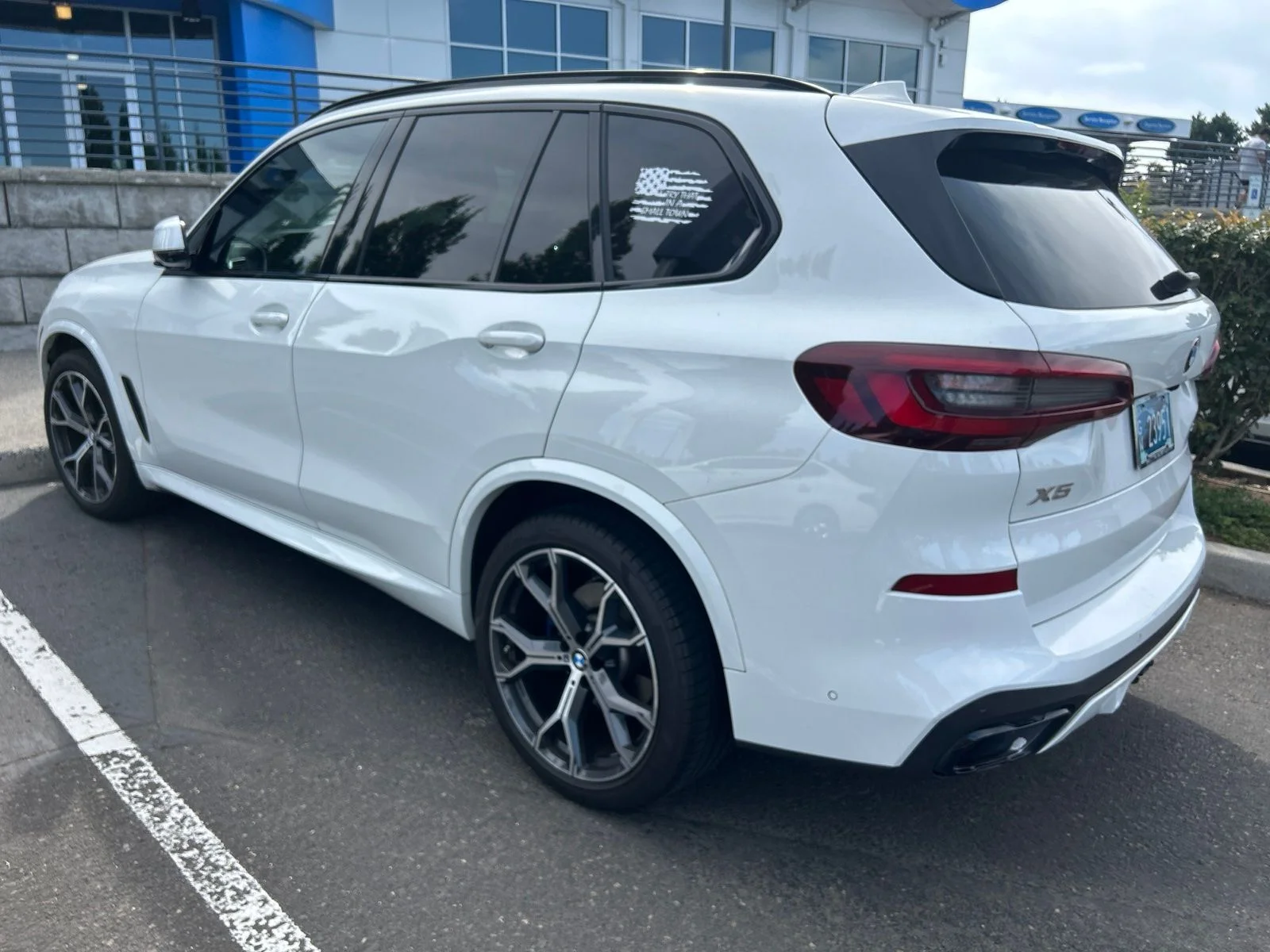 Used 2022 Alpine White BMW xDrive40i image 6
