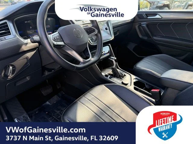 Certified Used 2024 Platinum Gray Metallic Volkswagen SE image 19
