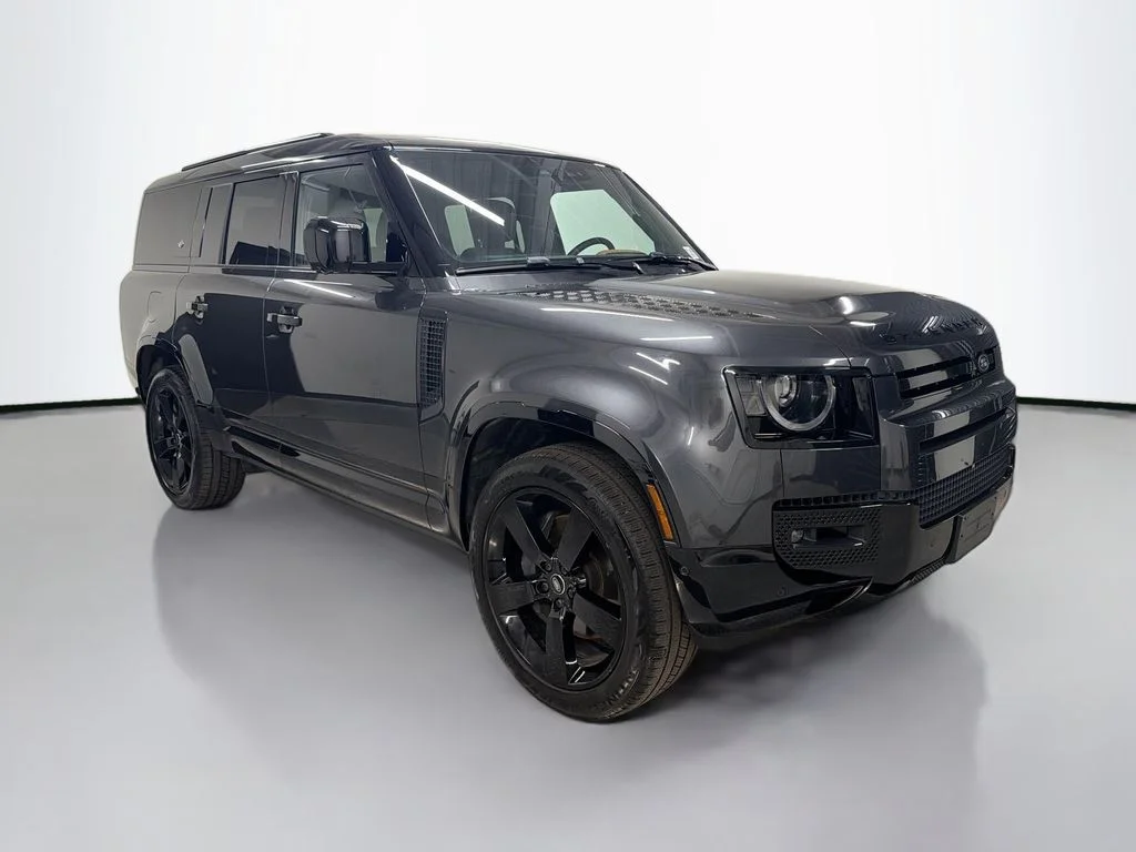 Certified Used 2024  Land Rover X-Dynamic SE image 7