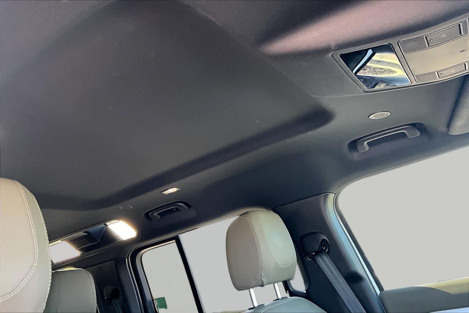 Used 2023 Fuji White Land Rover S image 13