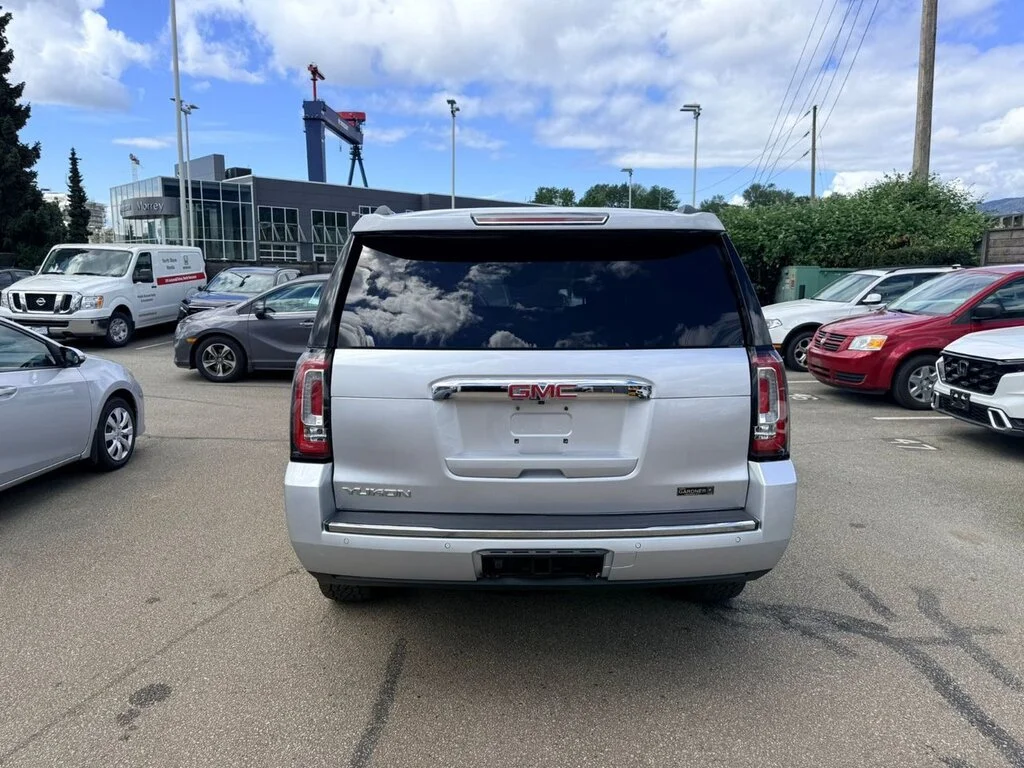 Used 2020 Quicksilver Metallic GMC 4x4 Denali Dilawri Certified   Local BC   Regularl image 8