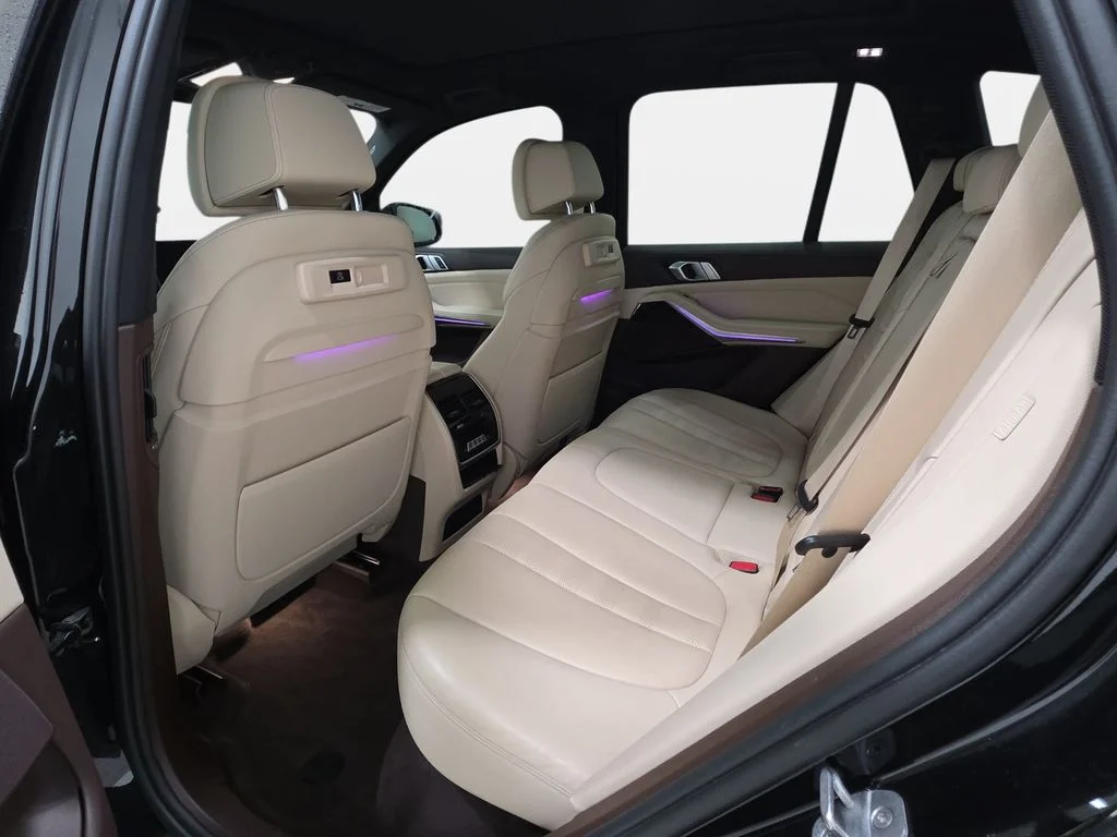 Used 2019 Black Sapphire Metallic BMW xDrive40i image 10