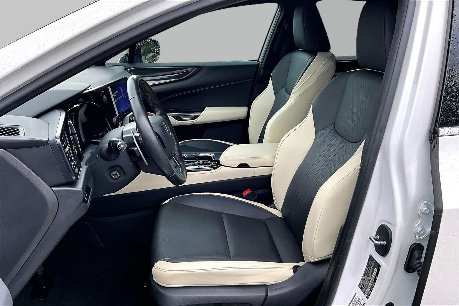 Used 2022 Eminent White Pearl Lexus Premium image 7