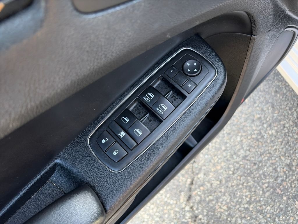 Used 2014 Ivory Chrysler S image 18