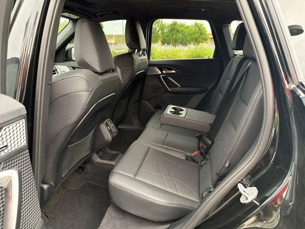 Used 2023 Black Sapphire Metallic BMW xDrive28i image 11