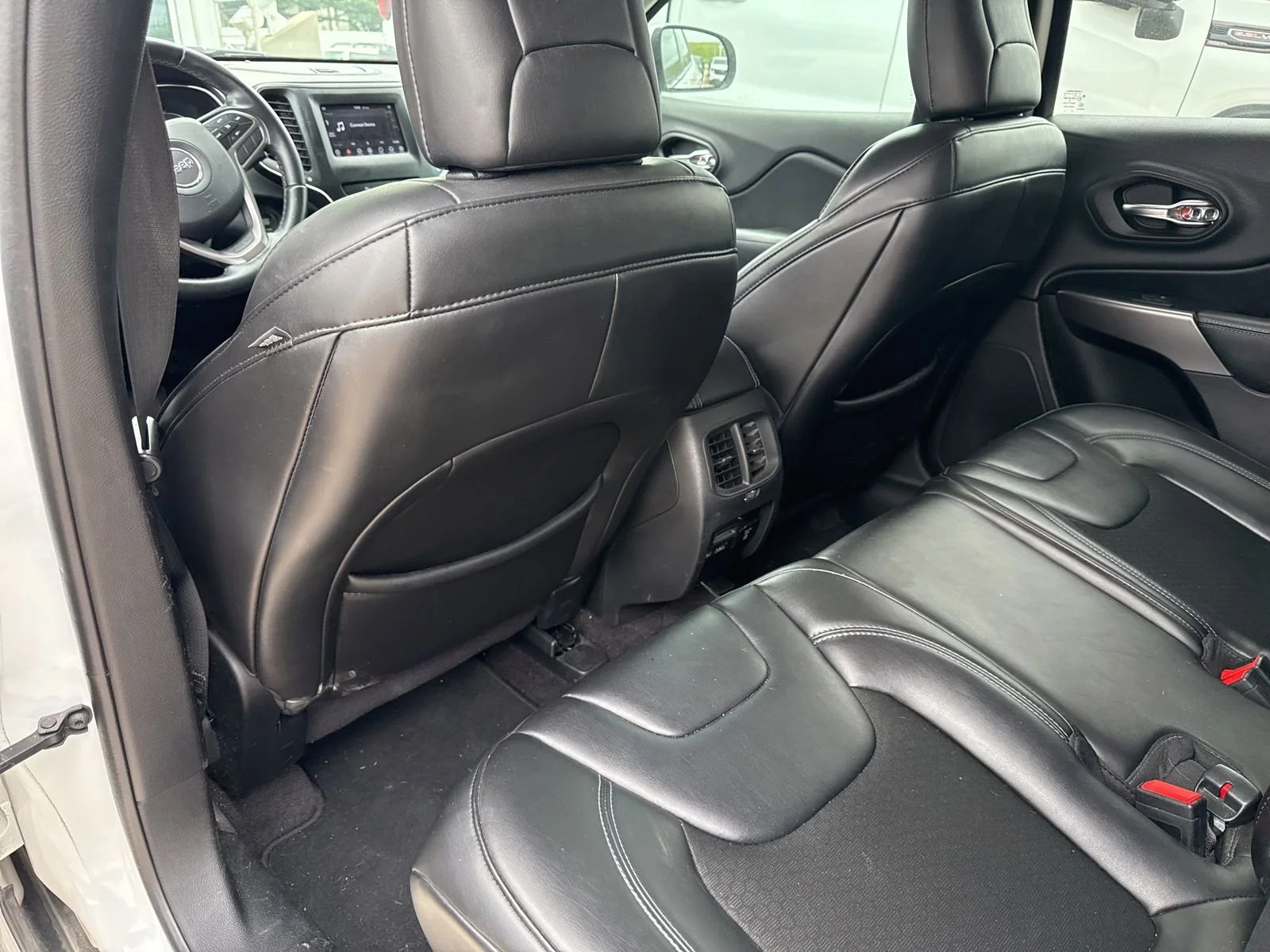 Used 2019 White Jeep Latitude Plus 4x4 image 10