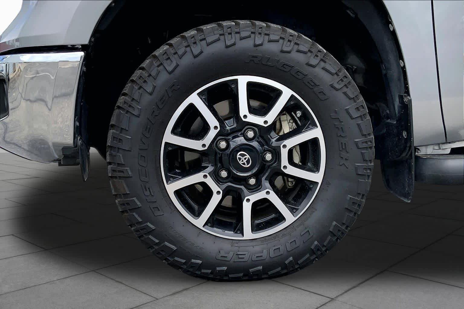 Used 2015 Silver Sky Metallic Toyota SR5 image 9