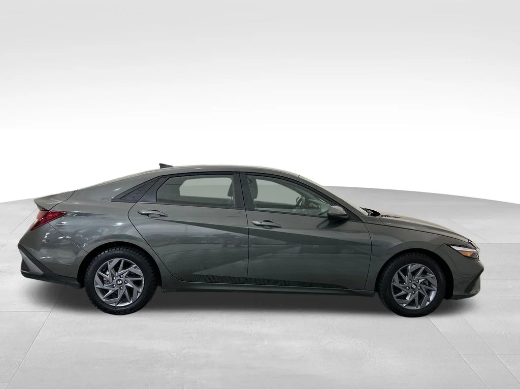 Used 2024 Gray Hyundai SEL image 7