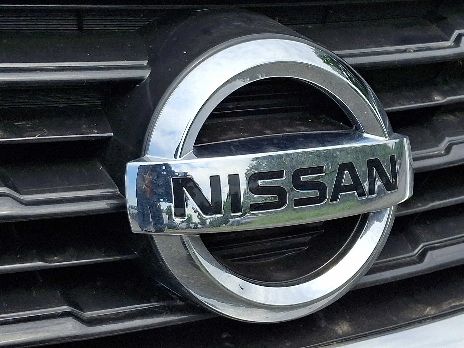 Used 2016 Gun Metallic Nissan 2.5 SL image 5