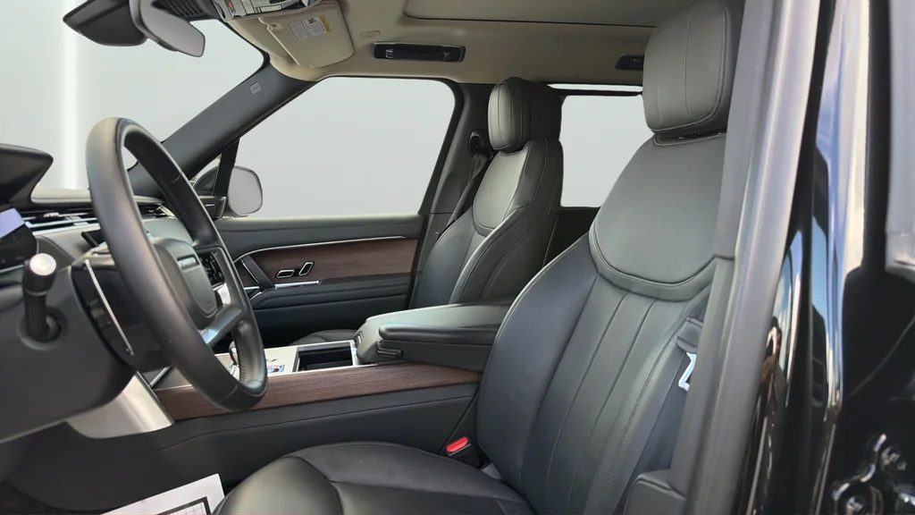 Used 2024 Black Land Rover SE image 19