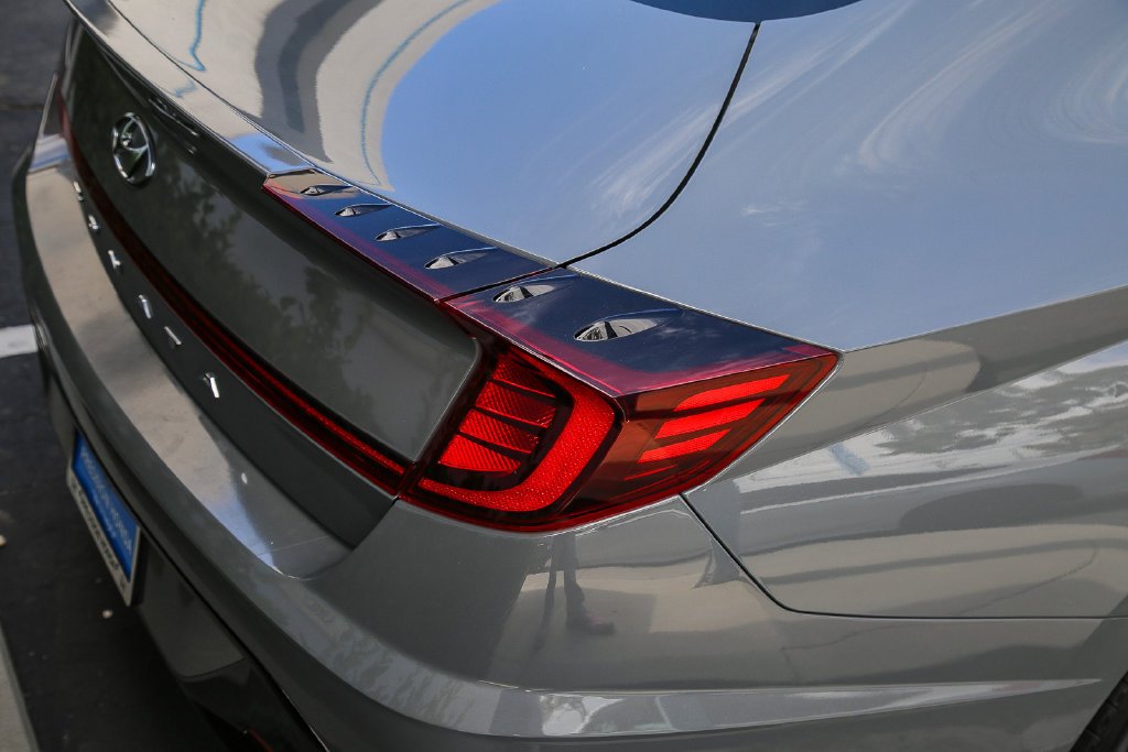 Used 2020 Gray Hyundai SEL image 6