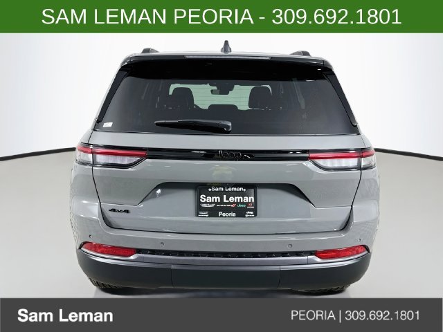New 2027 Sting-Gray Clear-Coat Paint Jeep Laredo Altitude image 6