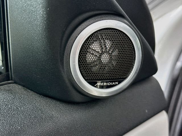 Used 2020  Land Rover R-Dynamic HSE image 19
