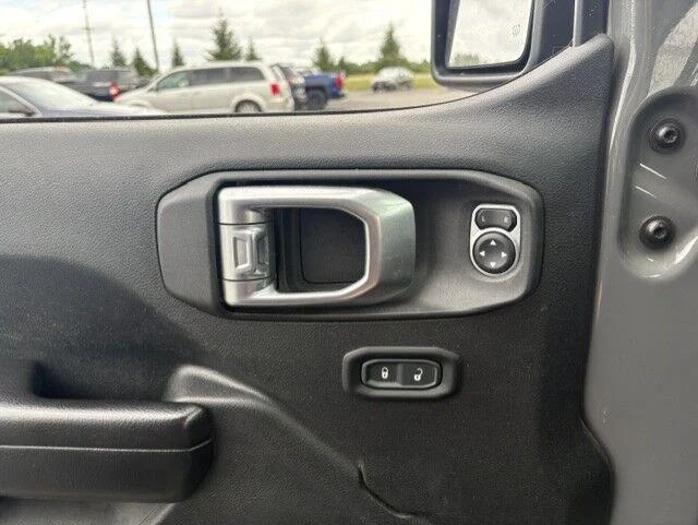 Used 2020 Sting-Gray Clearcoat Jeep Sport S image 13