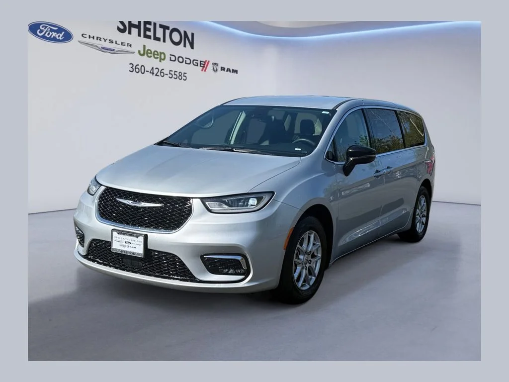 2024 Chrysler Pacifica Touring L's photo