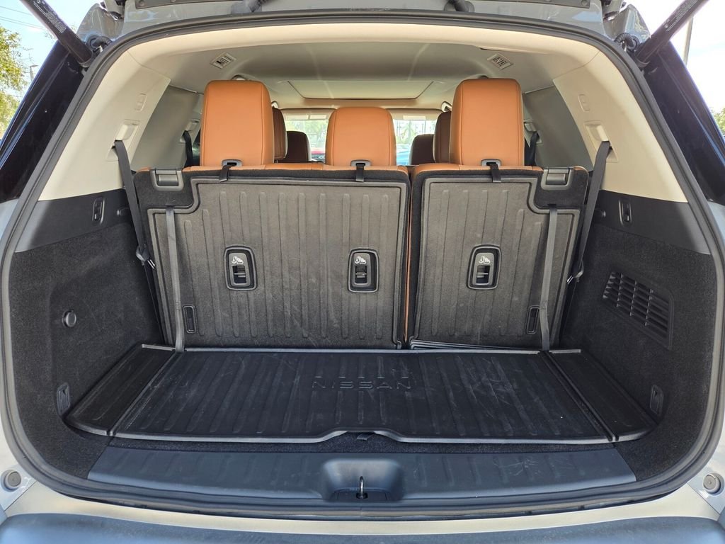 Used 2026 Gray Nissan Platinum image 9