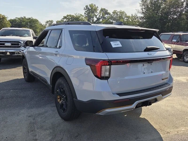 New 2026 Space White Metallic Ford Tremor® image 10