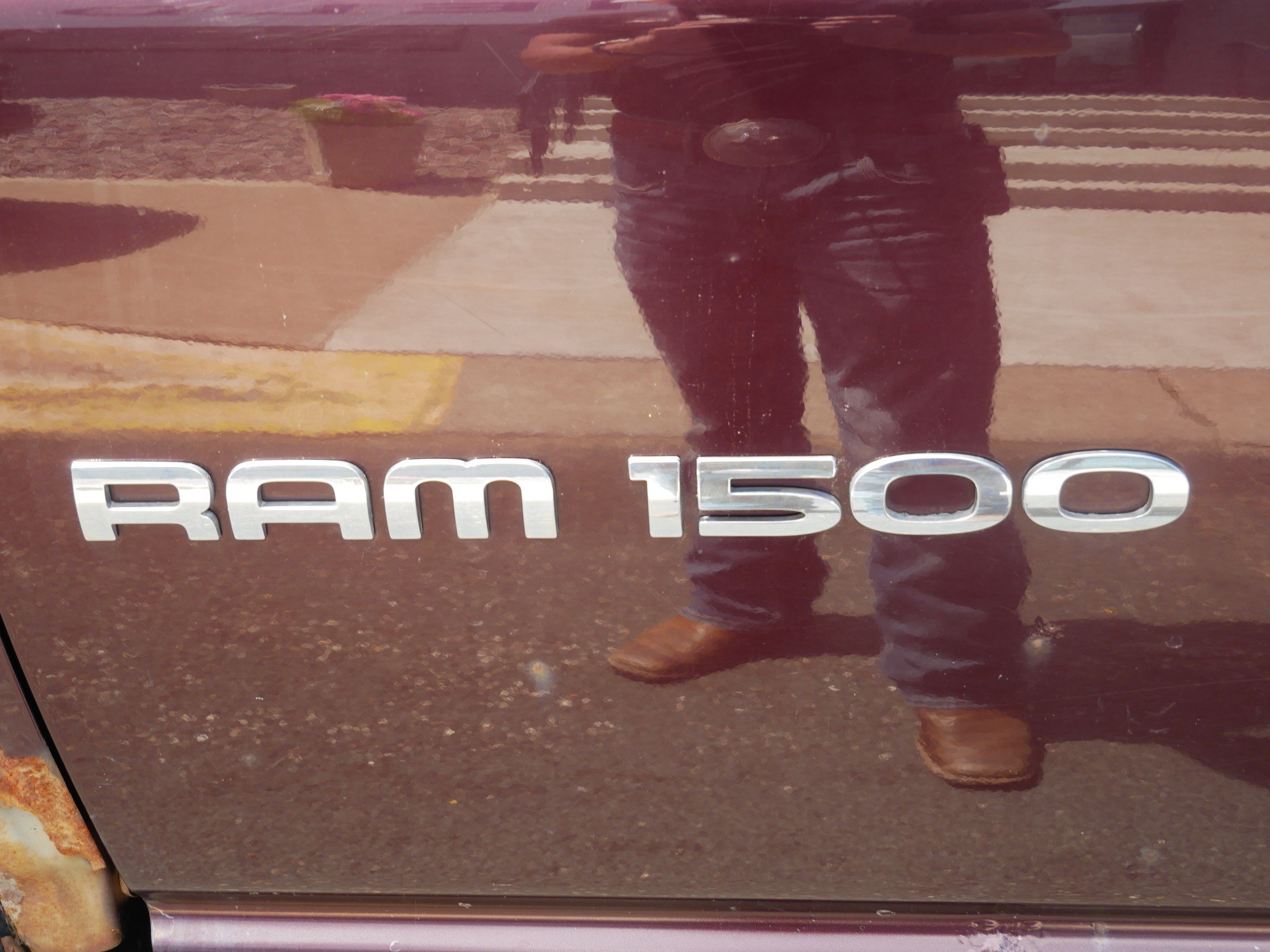 Used 2005 Red Dodge SLT image 19