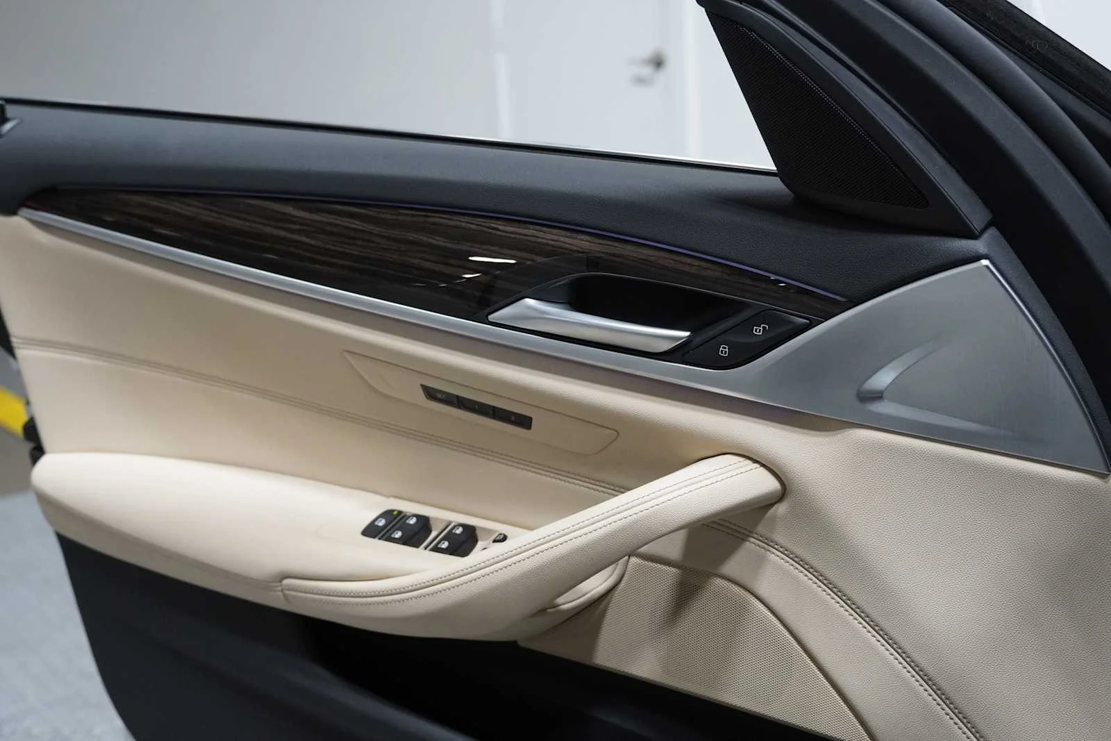 Used 2022 Mineral White Metallic BMW 530i image 14