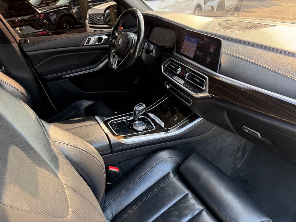 Used 2020 White BMW xDrive40i image 36