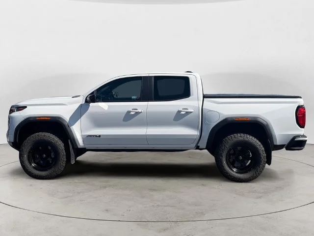 Used 2024 White GMC AT4 image 9