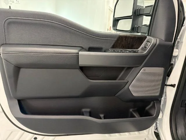 New 2026 Star White Metallic Tri-Coat Ford F-350® Lariat® image 30