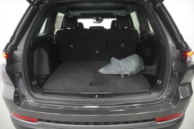 New 2026 Baltic Gray Metallic Clear-Coat Exterior Paint Jeep Laredo image 31