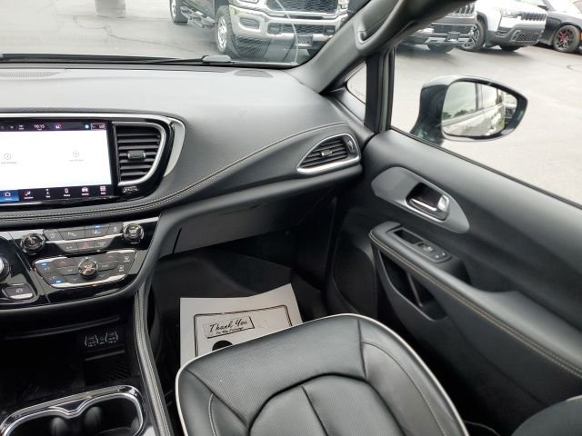 Used 2025 White Chrysler Limited image 16