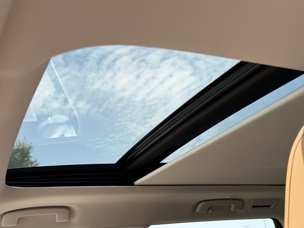 New 2027 RADIANT WHITE INFINITI Luxe 4WD image 23