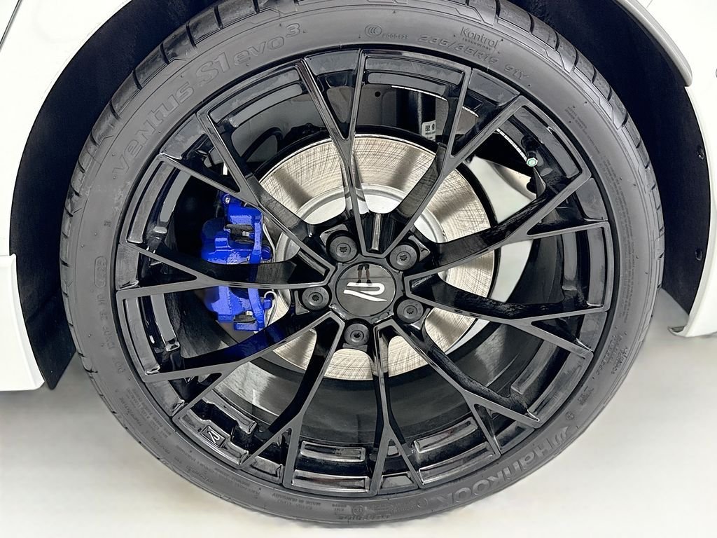 New 2026 Pure White Volkswagen Base image 30