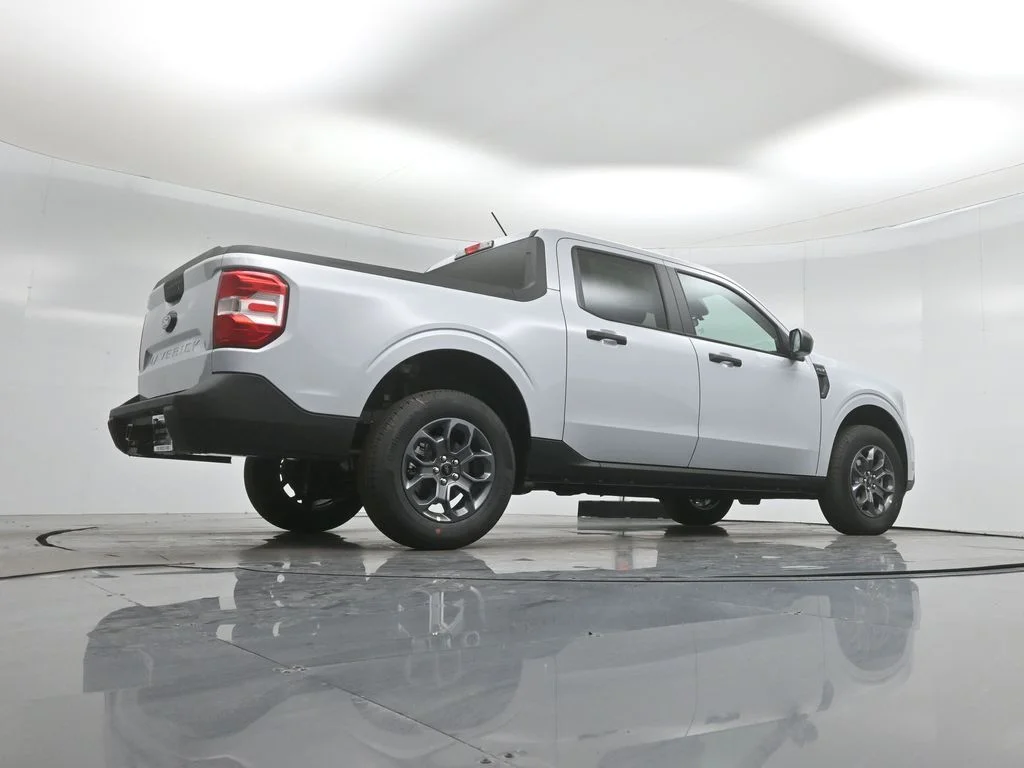 New 2026 Space White Metallic Ford XLT image 41
