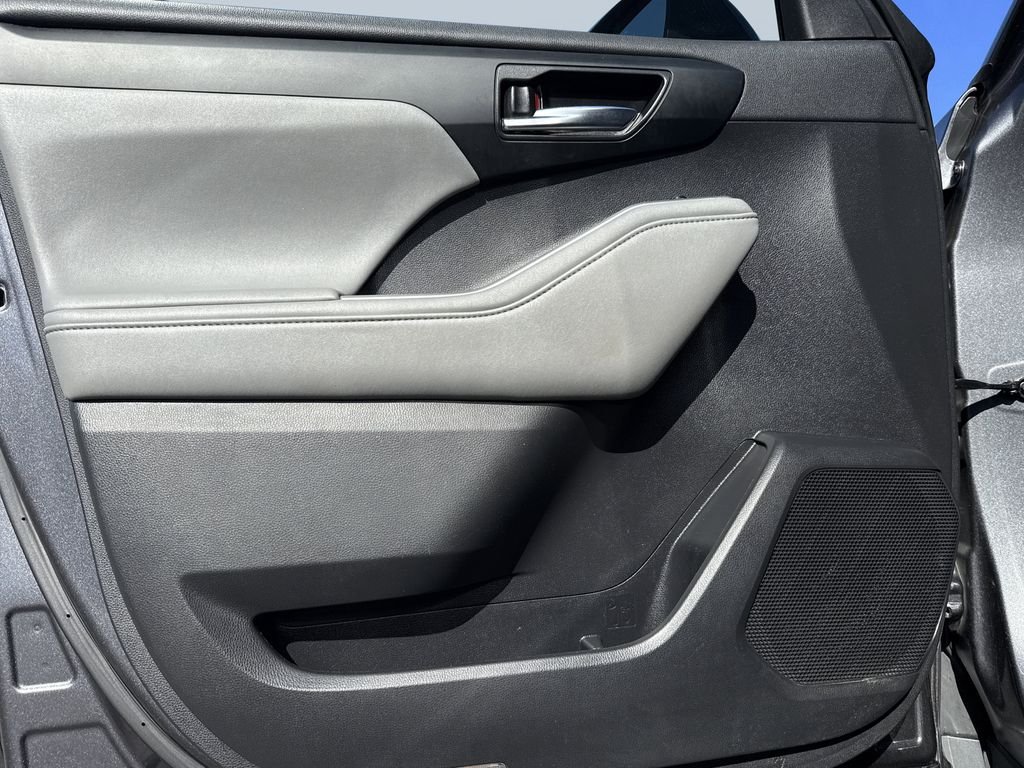 2021 Toyota Highlander XLE - Photo 17