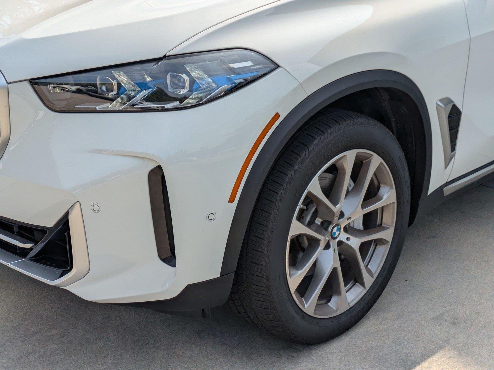 Used 2024 Alpine White BMW xDrive40i image 9