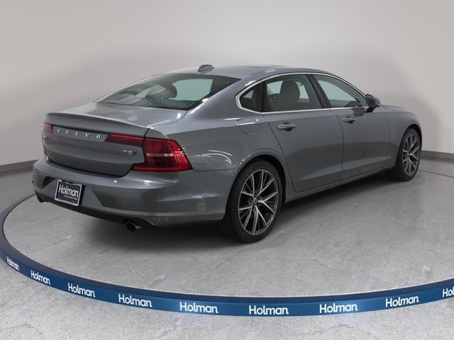 Used 2018 Gray Volvo T5 Momentum image 6