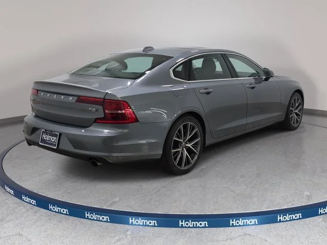Used 2018 Gray Volvo T5 Momentum image 6