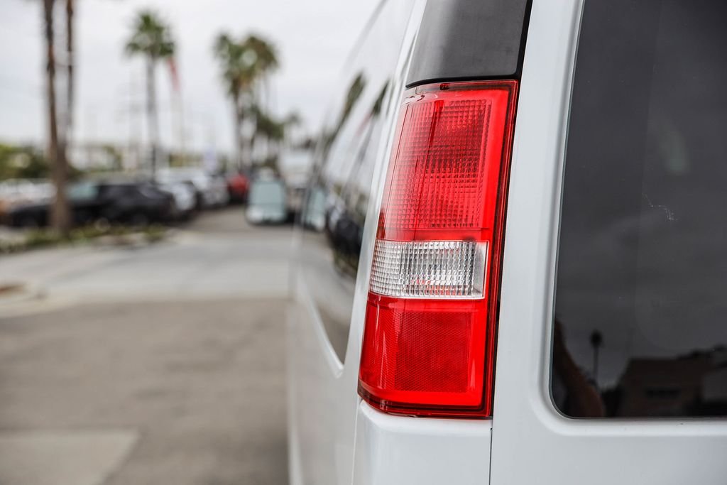 2024 Chevrolet Express Passenger LT - Photo 7