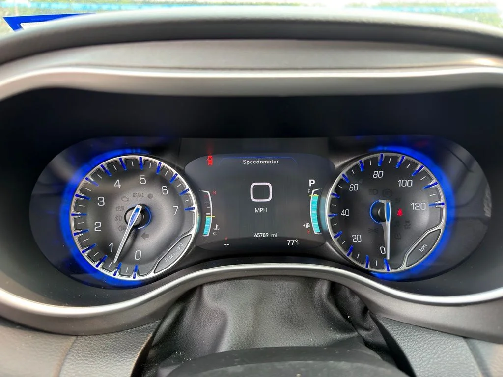 Used 2023 Black Chrysler Touring L image 17