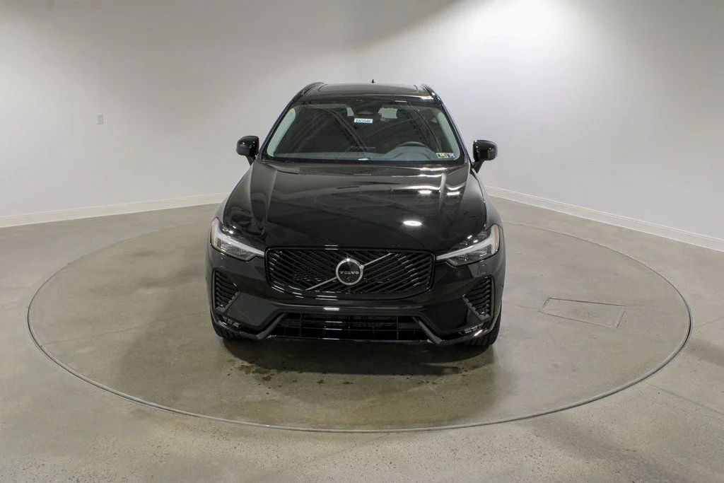 2026 Volvo XC60 Plus - Photo 8