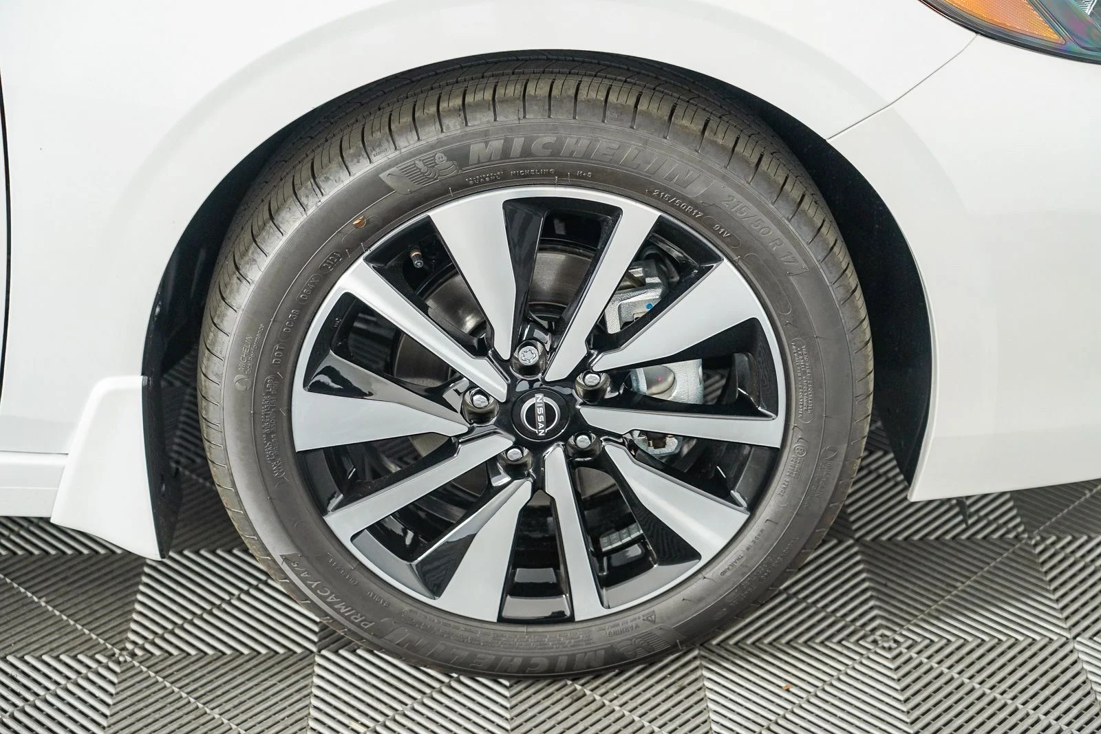 Used 2025 White Nissan SV w/ PREMIUM PKG image 8